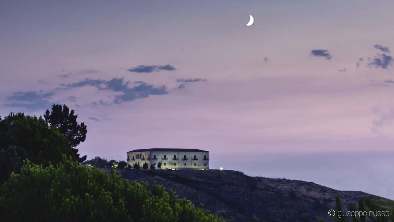 Villa Crawford Сан-Никола-Арчелла Экстерьер фото